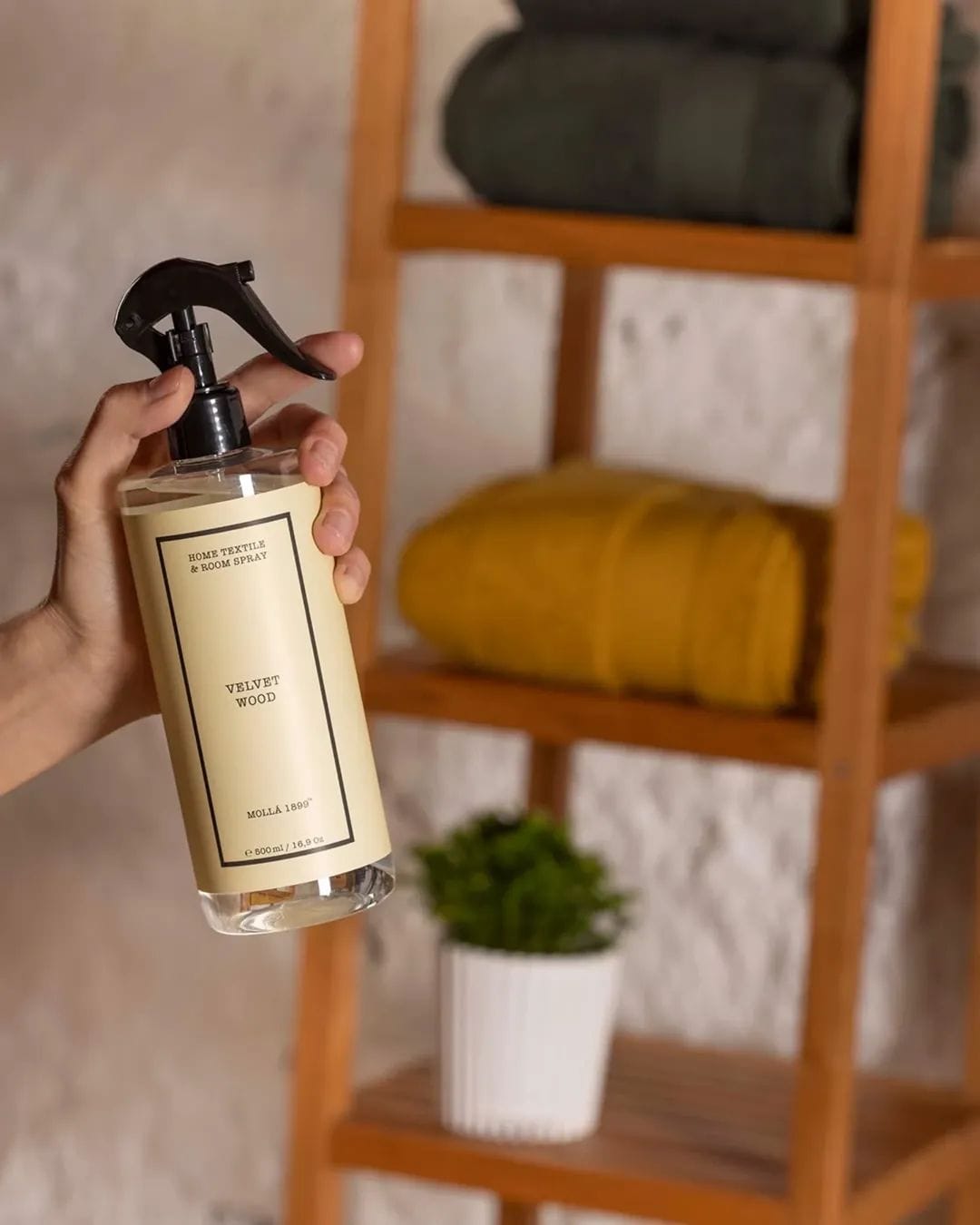 Spray ambientador de textiles Velvet Wood · 500 ml — Cerería Mollá